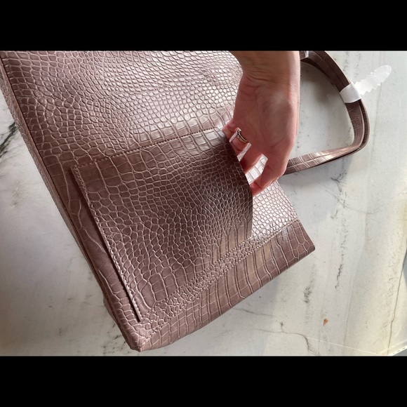 Bloomingdale’s Faux leather brown crocodile print tote bag - Picture 5 of 5